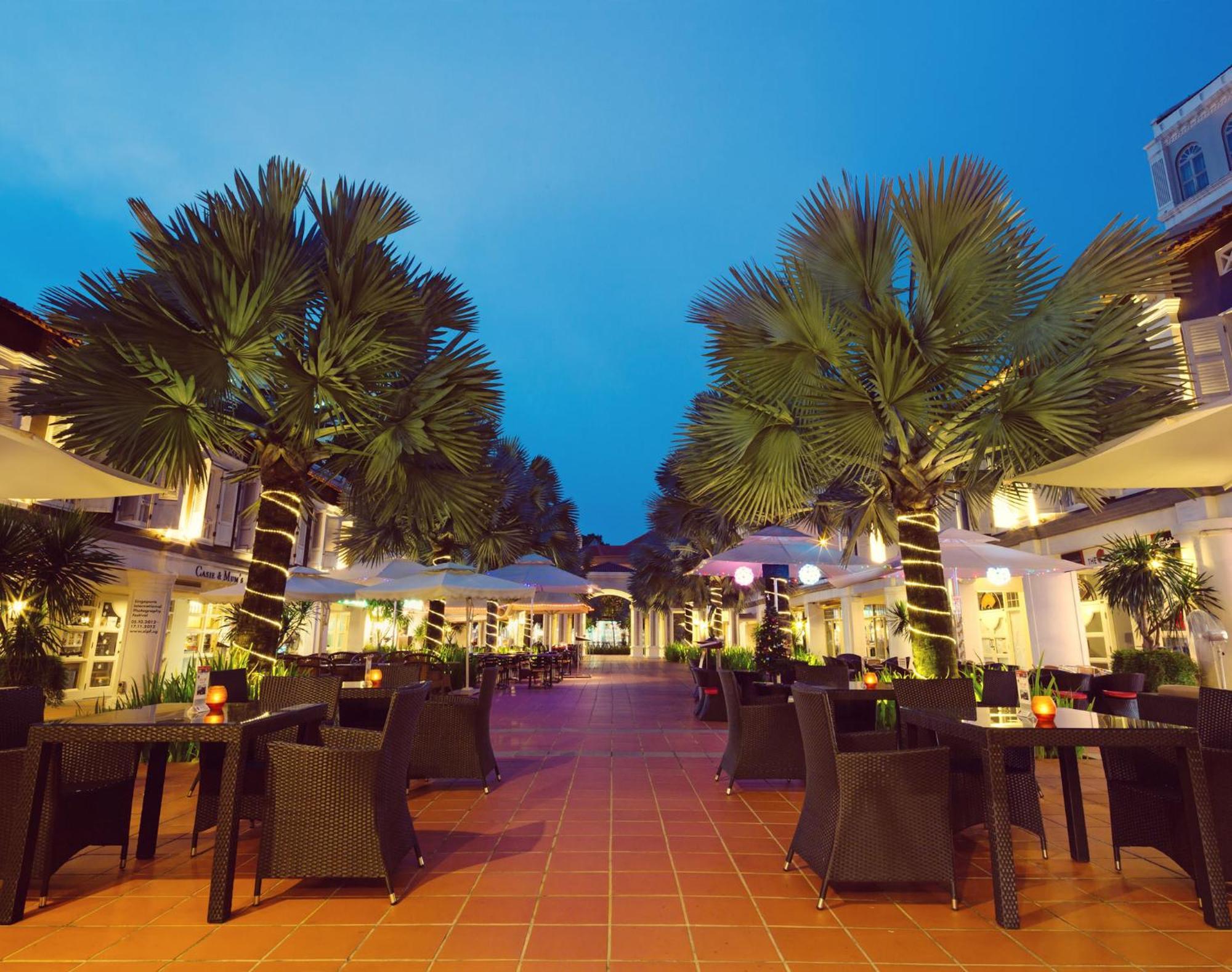 Khách sạn Village Court By Far East Hospitality 4*