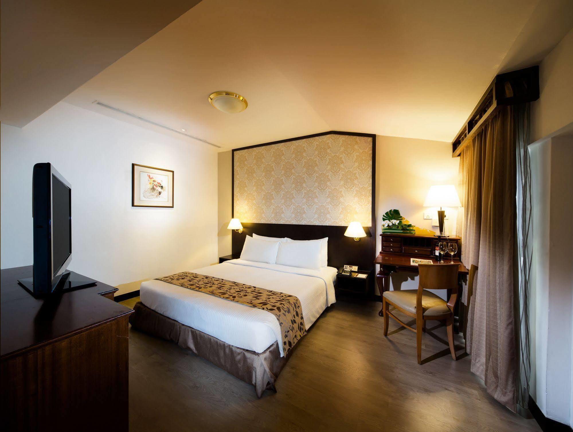 Village Court By Far East Hospitality Khách sạn 4*